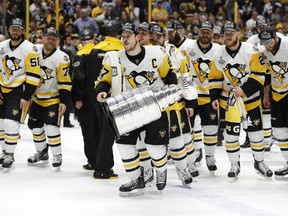 Pittsburgh Penguins' Sidney Crosby (87) celebrates with the Stanley Cup after defeating the Nashville Predators in Game 6 of the NHL hockey Stanley Cup Final, in Nashville, Tenn. June 11, 2017. (AP Photo/Mark Humphrey)