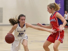 Senior girls basketball action between the  Macdonald Cartier Pantheres and the Lo Ellen Knights  in Sudbury, Ont. on Tuesday September 26, 2017. Gino Donato/Sudbury Star/Postmedia Network