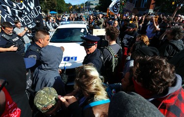 Tensions rise as protestors surround a police vehicle during a White Supremacy demonstration on Saturday September 30, 2017 on George St. in Peterborough, Ont. CLIFFORD SKARSTEDT/PETERBOROUGH EXAMINER/POSTMEDIA NETWORK