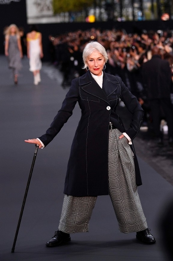 Jane Fonda, Helen Mirren hit the runway at Paris Fashion Week Toronto Sun