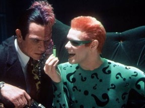 BATMAN FOREVER MOVIE - TWO FACE (TOMMY LEE JONES) AND RIDDLER (JIM CARREY) (HANDOUT PHOTO)