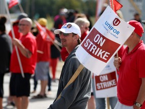 Striking CAMI workers walk the line in Ingersoll on Sept. 28, 2017. (Postmedia Network)