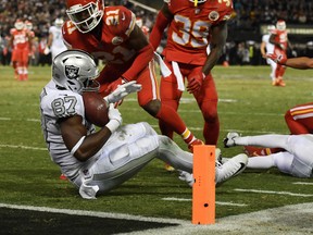 Jared Cook of the Oakland Raiders makes a catch at the one-yard line of the Kansas City Chiefs in the final moments of their NFL game at Oakland-Alameda County Coliseum on October 19, 2017 in Oakland, California. (Photo by Thearon W. Henderson/Getty Images)