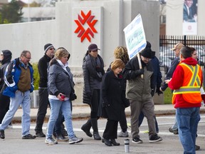 London-Fanshawe MP Irene Mathyssen speaks with striker Chris Dell after she joined pickets Friday as a gesture of solidarity at Fanshawe College in London. ?I admire them,? she said of striking teachers. Dell teaches in the college?s Lawerence Kinlin School of Business. (DEREK RUTTAN, The London Free Press)