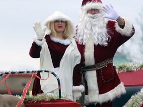 Santa and Mrs. Claus at the Amherstview Santa Claus Parade in 36th annual Amherstview, Ont. on Saturday November 4, 2017. Steph Crosier/Kingston Whig-Standard/Postmedia Network