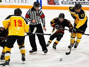 Bantam AA Belleville Junior Bulls vs. Harbin County, China. (Marilyn Warren photo)