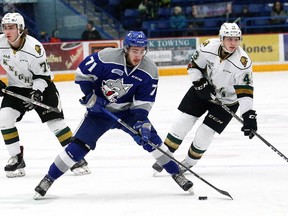 David Levin, middle, of the Sudbury Wolves, breaks between two players from the London Knights during OHL action at the Sudbury Community Arena in Sudbury, Ont. on Friday January 5, 2018. John Lappa/Sudbury Star/Postmedia Network