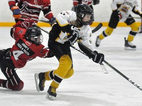 Mitchell Bantam defenceman Wyatt Huitema (17) toes the Ingersoll blueline to keep the puck in the attacking zone during action from Game 2 of their OMHA ‘B’ final series last Saturday. ANDY BADER/MITCHELL ADVOCATE