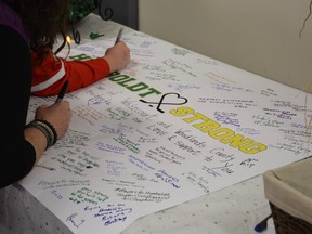 The community of Whitecourt sign a banner for Humboldt that will be delivered to the organization on April 11. (Taryn Brandell | Whitecourt Star)