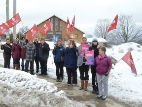 Photo by KEVIN McSHEFFREY/THE STANDARD
Hospital and support workers at St. Joseph’s General Hospital, St. Joseph’s Manor and the Oaks Centre in Elliot Lake, members of UNIFOR union, held a rally on Wednesday. The rally was meant to raise public awareness about their issues and to show the hospitals that they are serious.