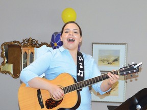 Photo by KEVIN McSHEFFREY/THE STANDARD
Kylie Klym, a registered psychotherapist and a music therapist from Sudbury, was using music in a recent session she had with people with dementia and their caregivers in Elliot Lake.