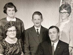 Back row (left to right): Margaret, Willie, Nettie.
