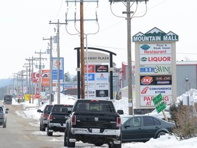 Businesses along Highway 43 in Whitecourt (Peter Shokeir | Whitecourt Star).