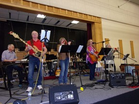 Local band Girls Night Out, entertained the visitors who were enjoying the chili lunch.
Photo by PATRICIA DROHAN/For The Mid-North Monitor