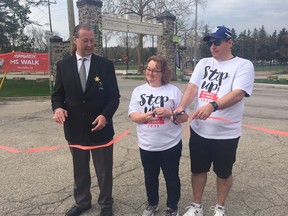 Bruce and Darlene Wood at the MS Walk Sunday with Woodstock Mayor Trevor Birtch. HEATHER RIVERS/SENTINEL-REVIEW