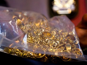 A number of Sudburians have fallen prey lately to con artists selling jewelry that may contain some of the precious yellow metal but not nearly as much, or of as high a grade, as advertised.