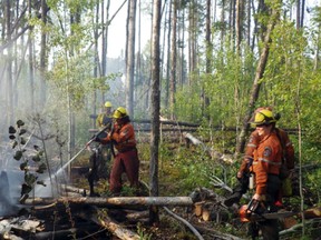 Ontario FireRanger crews are currently engaged in suppression activities on a 1,600 hectare forest fire located in the far north of Red Lake District near the Manitoba border.
AFFES File Photo