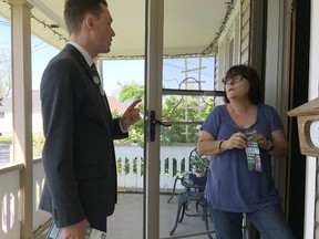 Green Party candidate Robert Kiley talks to Laurie Nadon while canvassing in midtown Kingston, Ont. on Wednesday, May 23, 2018. 
Elliot Ferguson/The Whig-Standard/Postmedia Network