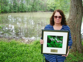 Kim Saunders displays the framed print she received from Ontario Nature as they recently awarded her with the Richards Education Award. (Derek Lester/Postmedia)