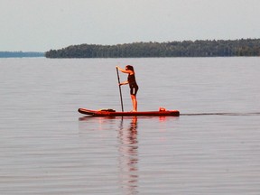 06 paddle board