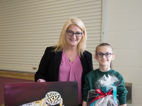 PHOTO SUPPLIED
Grade 6 student Safari Novosol, right, was this year’s winner of the Young at Art photography contest. The contest was started by local photographer Tanya Sedore. Novosol’s winning photo shows her pet leopard gecko standing on a glassy black surface.