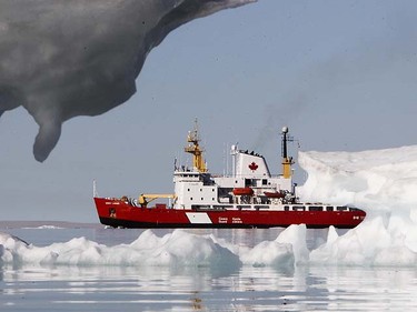 The Canadian Coast Guard medium icebreaker Henry Larsen is seen Wednesday, August 25, 2010 on Allen Bay. (ANDRE FORGET / QMI AGENCY)