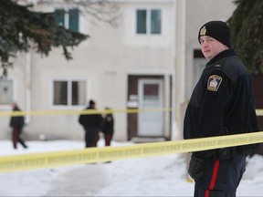 The Winnipeg Police Association is conducting a public awareness campaign designed to showcase the dedication of police. (BRIAN DONOGH/Winnipeg Sun file photo)