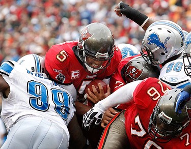 Tampa Bay Buccaneers quarterback Josh Freeman (5) is stopped at the goal line by Detroit Lions defensive tackle Corey Williams (99) and defensive tackle Andre Fluellen (96) during the fourth quarter of their NFL football game in Tampa, Florida on Dec. 19, 2010. (REUTERS)
