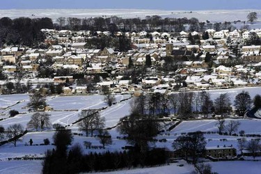Snow covers the Village of Leyburn in northern England on Friday. Britain's meteorological office said to expect less snow in the coming days than seen earlier in the week, but that very low temperatures and icy conditions would continue into the weekend. (REUTERS/Nigel Roddis)