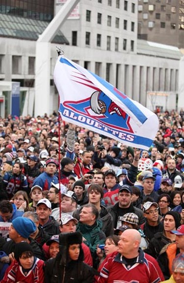 The Grey Cup parade made its way down Ste-Catherine street Wednesday as Alouettes players greeted thousands of fans. (Philippe-Olivier Contant/QMI AGENCY)