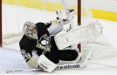 Pittsburgh Penguins goalie Marc-Andre Fleury makes a glove save against the Ottawa Senators in the first period of their NHL hockey game in Pittsburgh, Pennsylvania, November 26, 2010. REUTERS/Jason Cohn