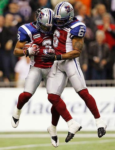 Montreal Alouettes Tim Maypray (L) celebrates his touchdown with teammate Avon Cobourne during the first half of their CFL  Eastern Division final football game against the Toronto Argonauts in Montreal, on Nov. 21, 2010.  (REUTERS)