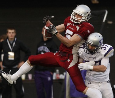 University of Ottawa GeeGees' Steven Hughes makes the catch under pressure from University of Western Ontario Mustangs' Jamie Symianick during the second half of the OUA Championships at Frank Clair Stadium Saturday, November 13, 2010. (Darren Brown/Ottawa Sun)