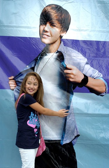 Natalia Murcia 10 of London poses with a picture of Justin Bieber.  SUE REEVE The London Free Press
