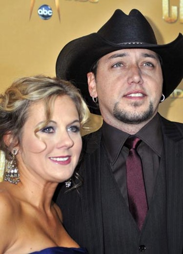 Singer Jason Aldean and his wife Jessica arrive at the 44th annual Country Music Association Awards in Nashville, Tennessee, November 10, 2010.    REUTERS/Tami Chappell