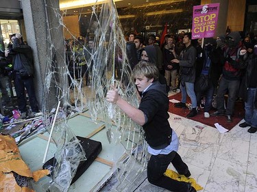 Students demonstrating against higher tuition fees burned placards, scuffled with riot police and smashed windows at the headquarters of Britain's governing Conservative party on Wednesday, Nov. 10, 2010.    REUTERS/Toby Melville