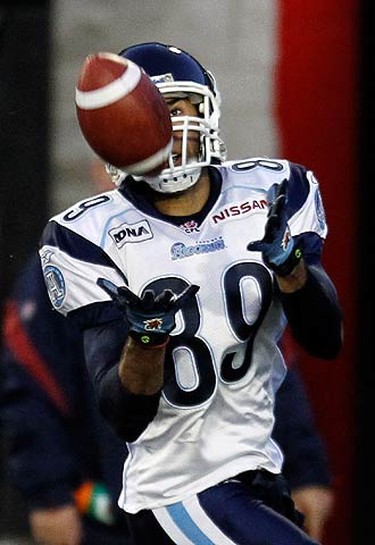 Toronto Argonauts receiver Spencer Watt catches a touchdown pass during the first half of CFL football action against the Montreal Alouettes in Montreal, on Nov. 7, 2010. (REUTERS)