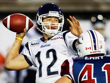 Toronto Argonauts quarterback Dalton Bell throws during the first half of CFL football action against the Montreal Alouettes in Montreal, on Nov. 7, 2010. (REUTERS)