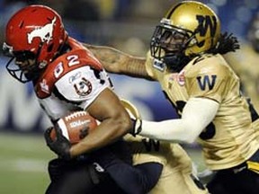 Calgary's Nik Lewis did some verbal poking at the Blue Bombers secondary on Friday. (FRED GREENSLADE/Reuters Files)
