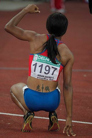 Cydonie Mothersill of Cayman Islands celebrates after winning gold in the women's 200 metres finals during the Commonwealth Games in New Delhi on Oct. 11, 2010. (REUTERS)