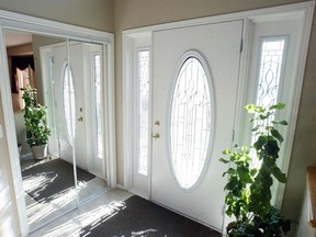 The main floor entrance way of a house at Castleton Court. The house is listed at $549,900. (BRIAN DONOGH/WINNIPEG SUN)