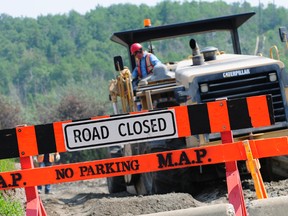 Construction crews at work in Edmonton. (FILE)