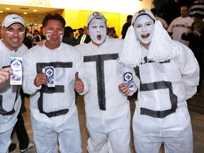 Winnipeg Jets fans arrive at the MTS Centre for the Jets' NHL pre-season game against the Columbus Blue Jackets in Winnipeg, September 20, 2011. REUTERS/Fred Greenslade (CANADA - Tags: SPORT ICE HOCKEY)