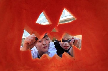 Garrison and Cole were getting ready for Halloween by carving a pumpkin in Ottawa Sunday Oct 30, 2011.(Tony Caldwell/QMI Agency)