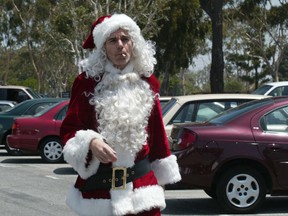 Billy Bob Thornton enjoys a little Christmas cheer in the dark comedy Bad Santa. (Winnipeg Sun files)