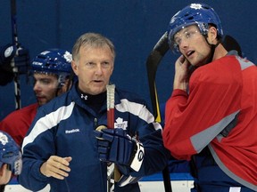 Dave Steckel, talking things over with head coach Ron Wilson, is one Leaf totally frustrated by his team's penchant for taking undisciplined penalties and its subsequent inability to kill them off. (Toronto Sun files)