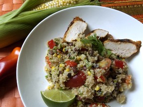 QUINOA SALAD WITH CHICKEN AND BLACK BEANS