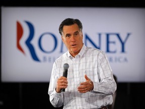 Republican presidential candidate Mitt Romney speaks at a town hall campaign stop in Salem, New Hampshire Jan. 5, 2012.   REUTERS/Brian Snyder