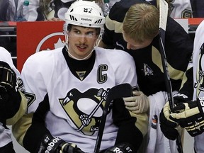 Trainer Chris Stewart checks on Pittsburgh Penguins centre Sidney Crosby (87) during the third period of their NHL hockey game against the Washington Capitals in Washington, December 1, 2011. (REUTERS/Ann Heisenfelt)