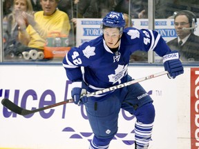 Where does Tyler Bozak, returning from injury, fit into the Leafs lineup? (SUN files)